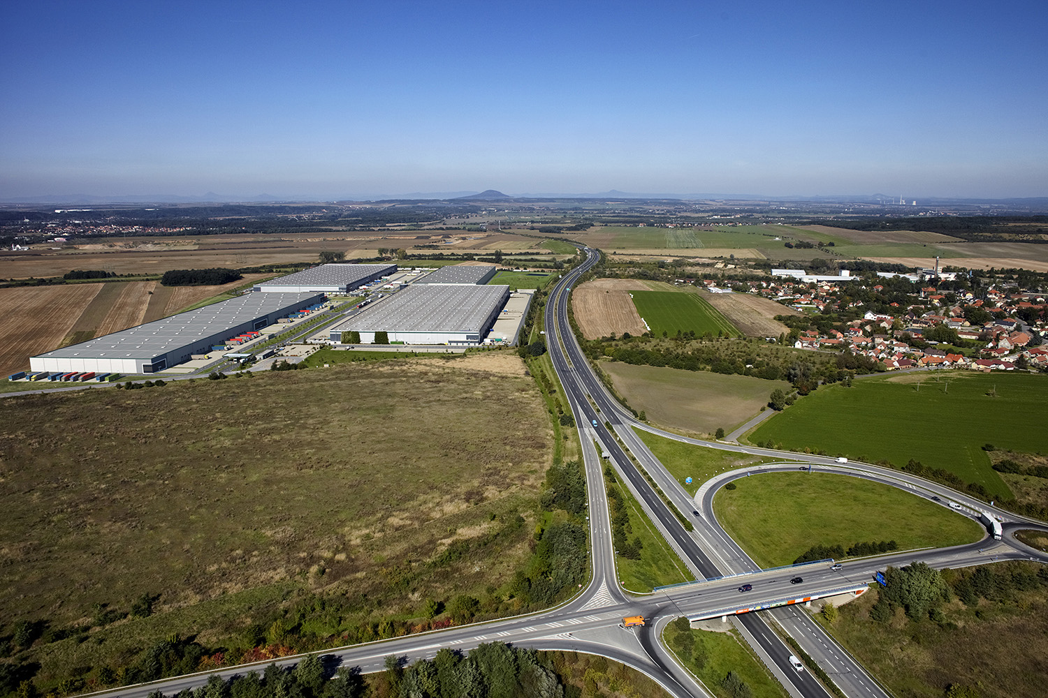 Logisztikai park, raktárépület, disztribúciós központ Uzice területén