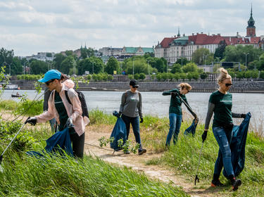 Prologis employees working on Operation Clean River